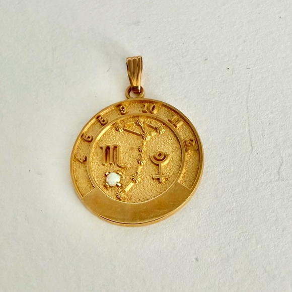 14k yellow gold pendant scorpio with small opal 3.2 grams